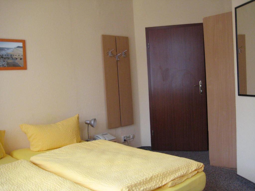 Hotel Gesellschaftshaus Bergen Auf Rugen Ruang foto