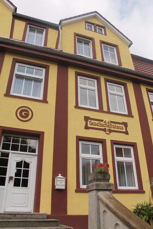 Hotel Gesellschaftshaus Bergen Auf Rugen Bagian luar foto